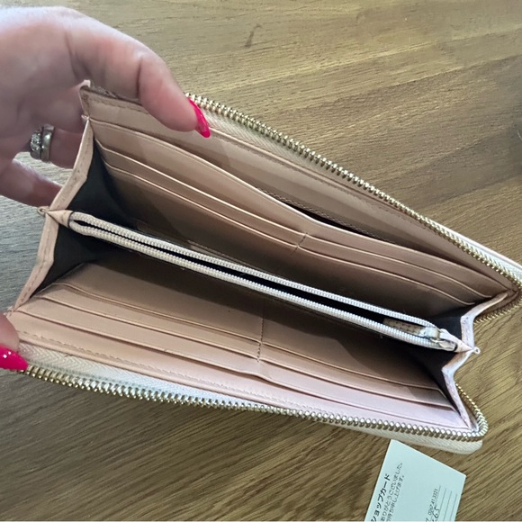 30.Gucci GG Supreme Wallet Authentic Date Code 26897-4276 - Picture 12 of 16